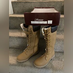 NWB FOREVER Broadway-12 Faux Shearling Lined Lace Up Boots